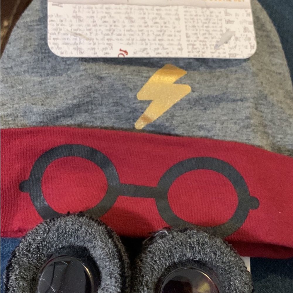 New with tags Harry Potter baby slippers and hat